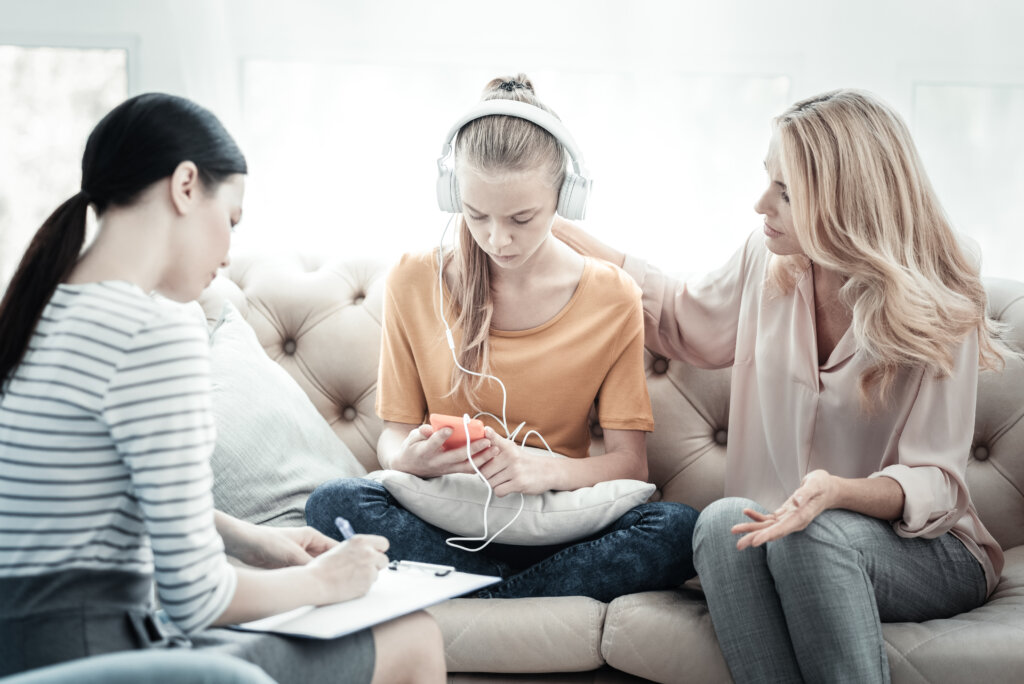 Engaging resistant adolescent in therapy | Crown Adolescent Health