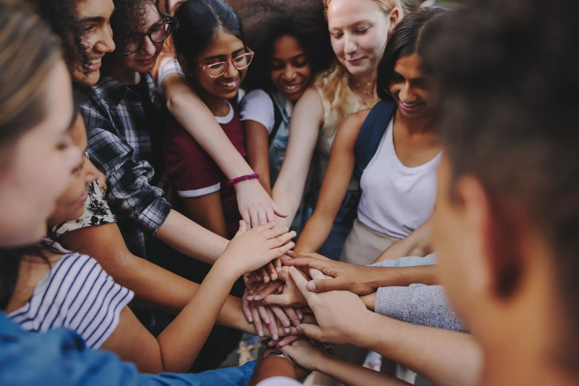 Teen Mental Health Treatment in Sudbury - teenagers in group support session